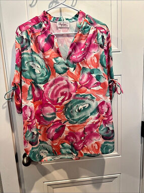 Amy Lynn Floral Tie-Sleeve Blouse in Pink & Green Like New